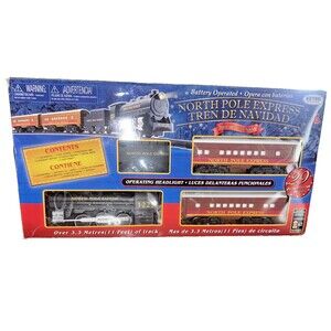 North Pole Express Train Set 29 Piece Battery Operated Tracks NIB